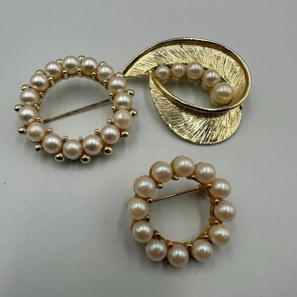 Vintage Jewelry - Vintage Brooch Lot Gold Tone Faux Pearl Circle Wreath Leaf Pins Set of 3